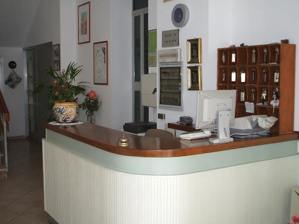 Hotel Cucciolo Donoratico 2*,